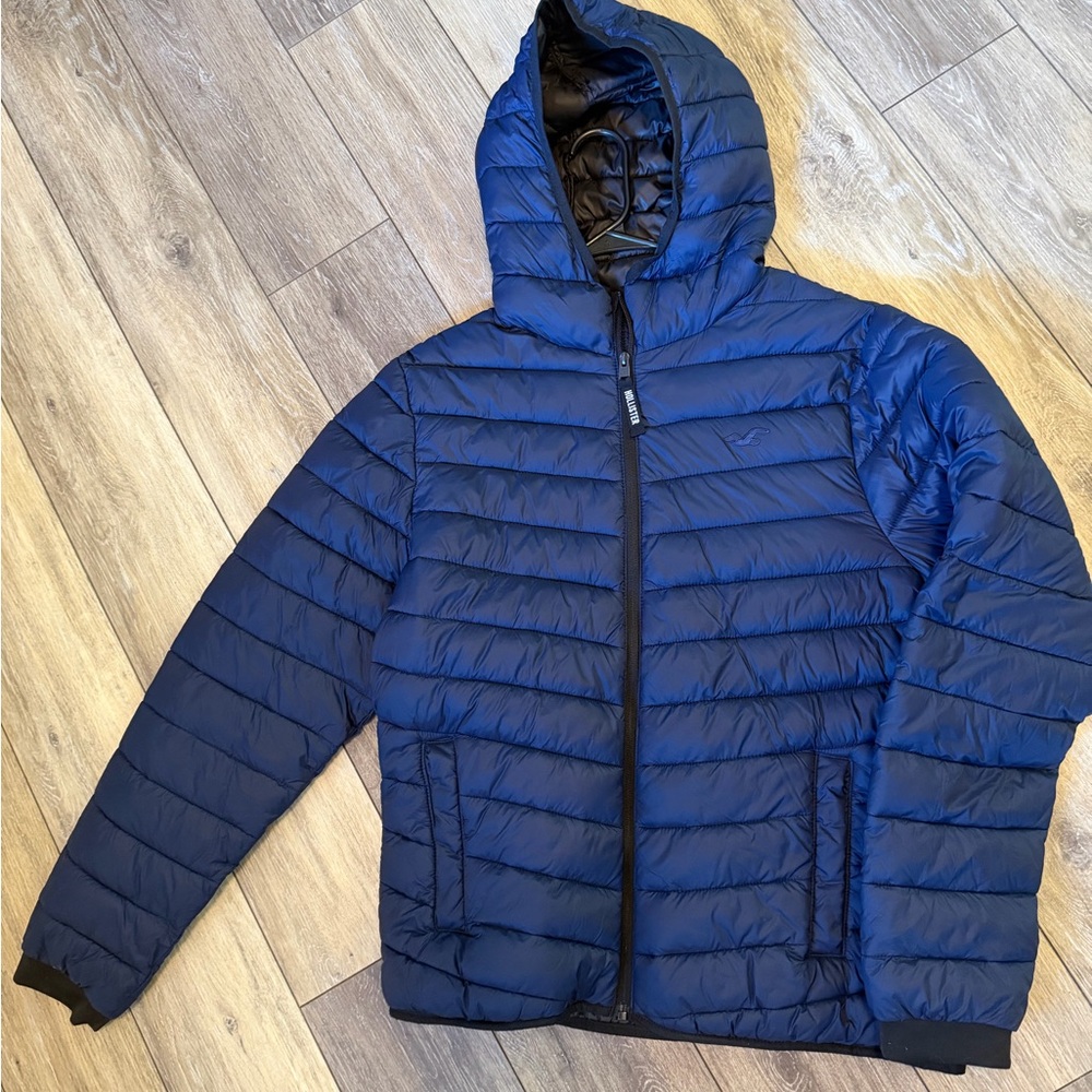 Men’s Hollister Navy Puffer Jacket Size Large – Excellent Condition